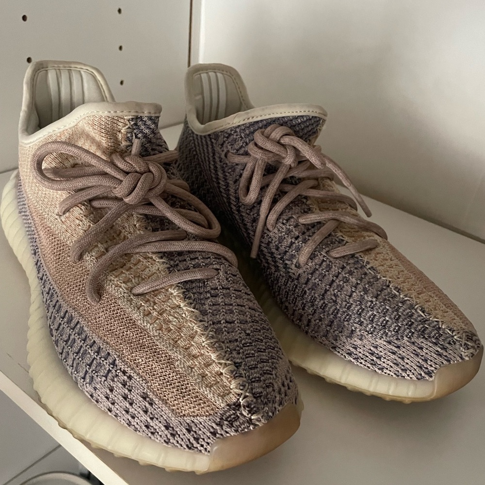 Yeezy boost 350 V2 ash pearl size 7.5 (men) 9 (women)